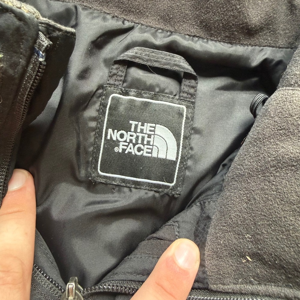 The North Face Womens Black Quilted Hooded Puffer Jacket - Picture 5 of 8